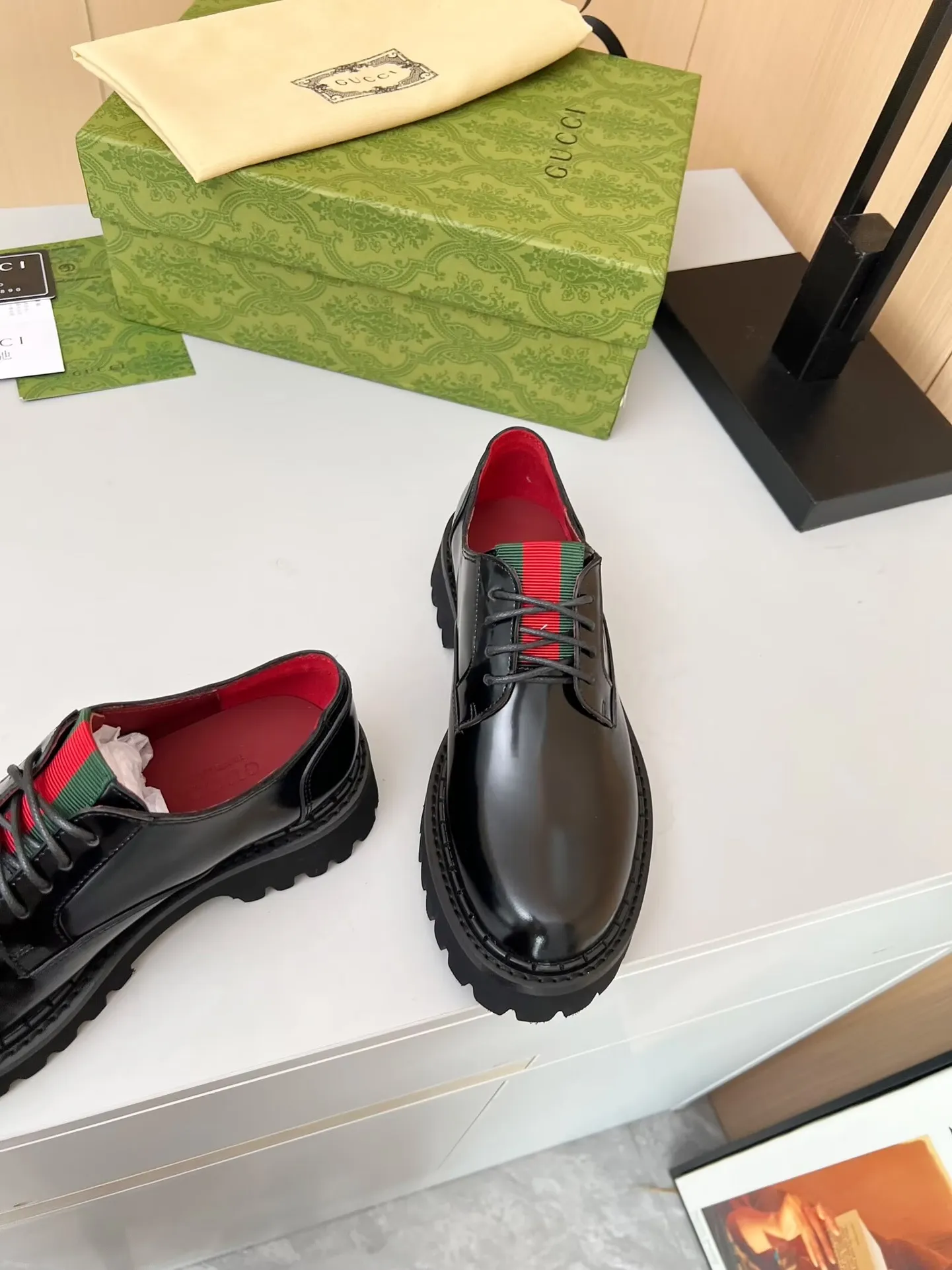 👟👟Ex-factory price 480👟👟 The latest Gucci GUCCI loafers at the counter. They are mainly matched with various styles of trendy clothes to highlight their fashion. ✅ A must-have recommended ➡️ Especially easy to put on and take off. Fabric: cowhide, open edge beads. Inner/foot pads: cow lining. Color: black. Size: 34-41 (34, 41 need to be customized). Heel height: 5cm. Outsole: Foam outsole material ✅ Equipped with cloth bag and card